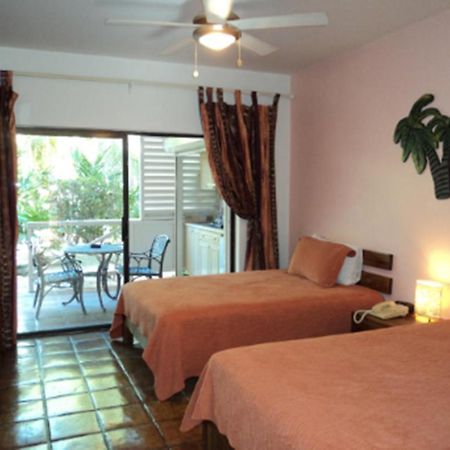Caribbean Paradise Inn Grace Bay Habitación foto