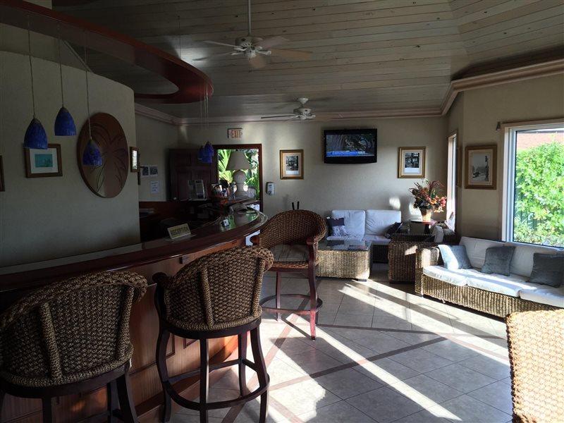 Caribbean Paradise Inn Grace Bay Exterior foto