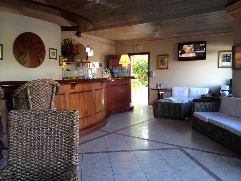 Caribbean Paradise Inn Grace Bay Exterior foto