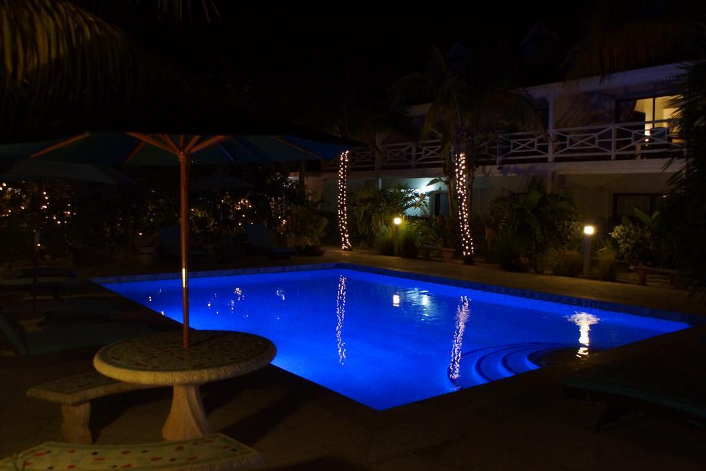 Caribbean Paradise Inn Grace Bay Exterior foto