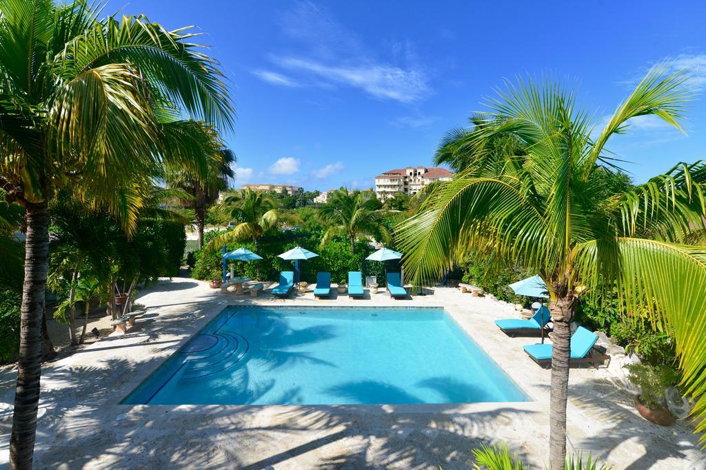 Caribbean Paradise Inn Grace Bay Exterior foto