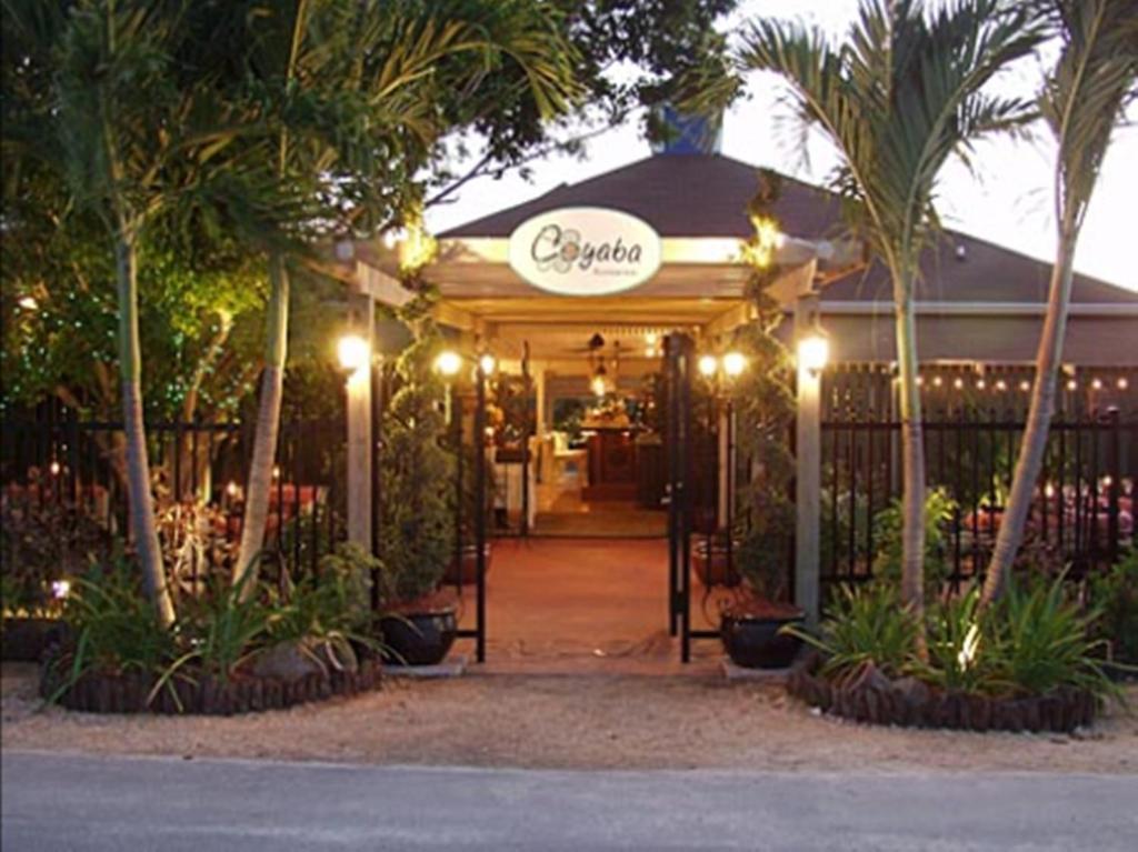 Caribbean Paradise Inn Grace Bay Exterior foto