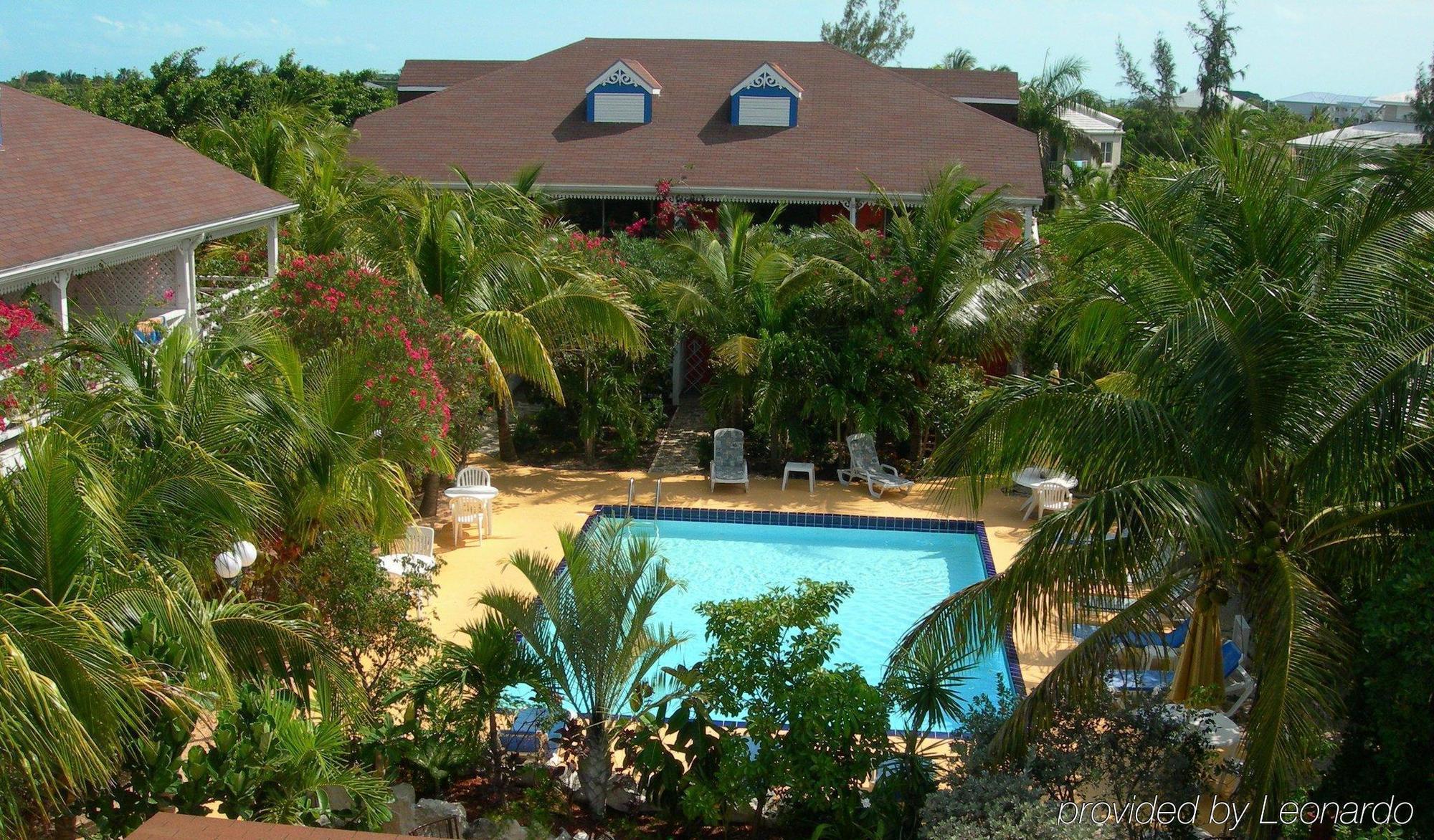 Caribbean Paradise Inn Grace Bay Exterior foto