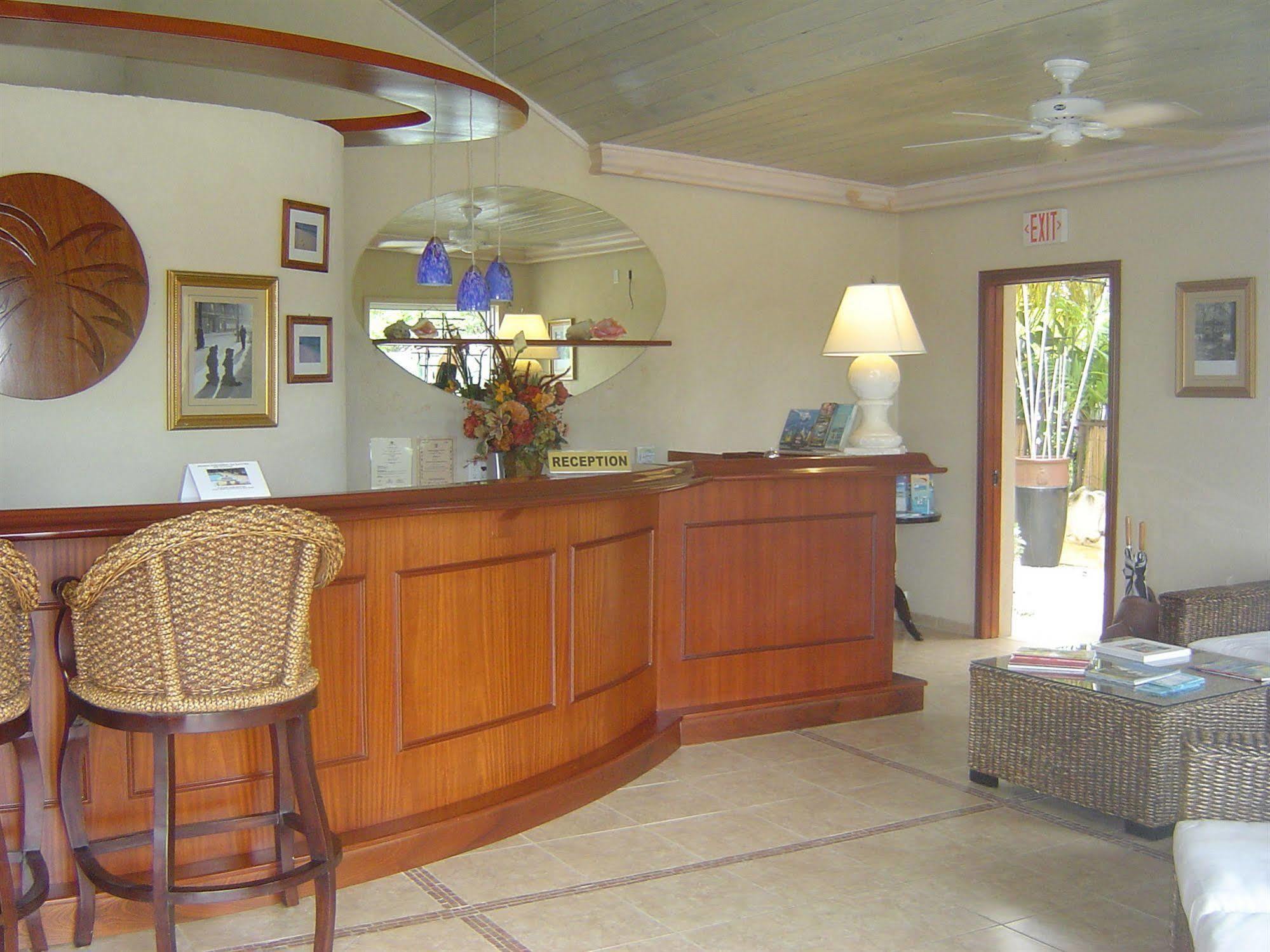 Caribbean Paradise Inn Grace Bay Exterior foto