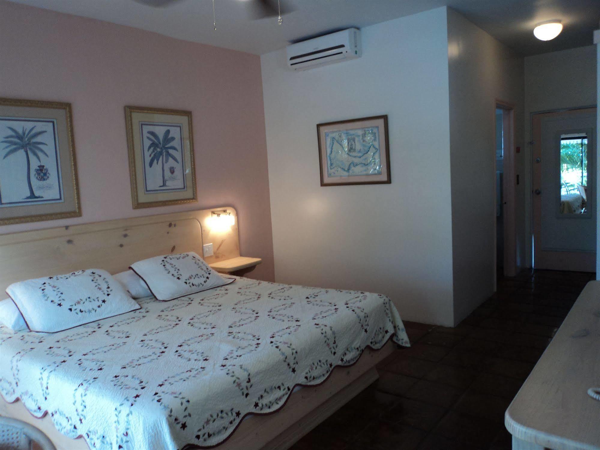 Caribbean Paradise Inn Grace Bay Exterior foto